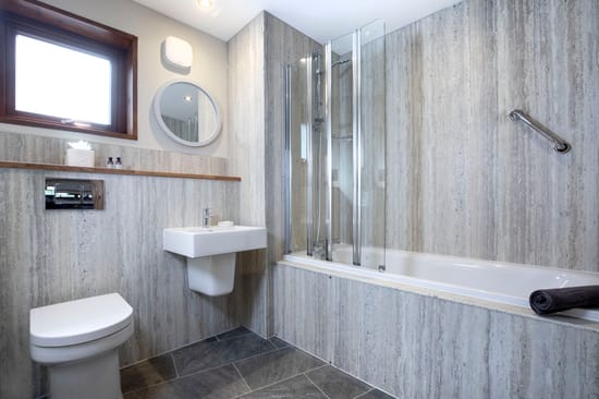 Golden Oak bathroom at Delamere Forest