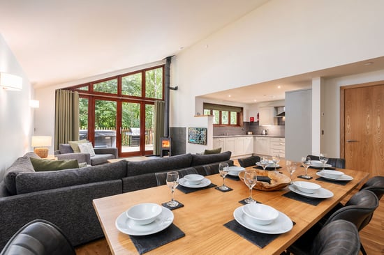 Golden Oak Hideaway lounge