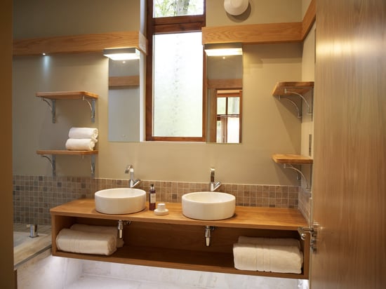 Golden Oak Hideaway bathroom