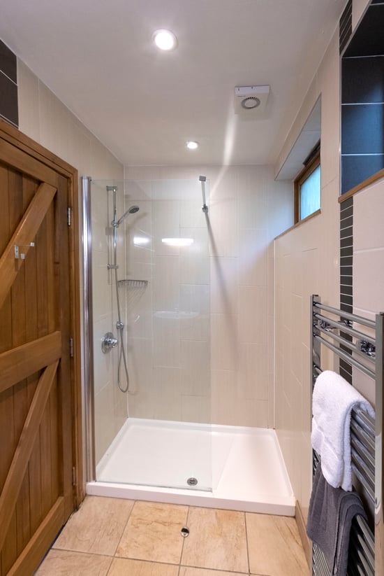 Golden Oak Treehouse bathroom