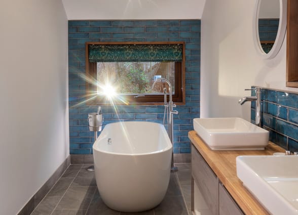 Golden Oak Hideaway free standing bath at Delamere, Forest Holidays