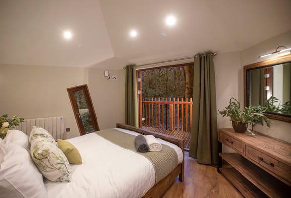 Golden Oak Treehouse at Delamere, Forest Holidays