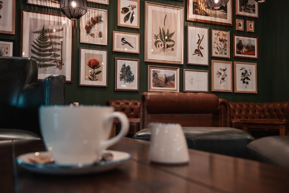 Restaurant, bar and café