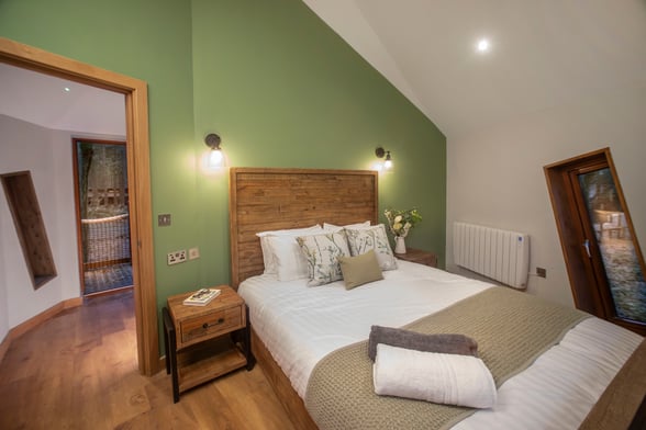 Treehouse master bedroom at Delamere Forest