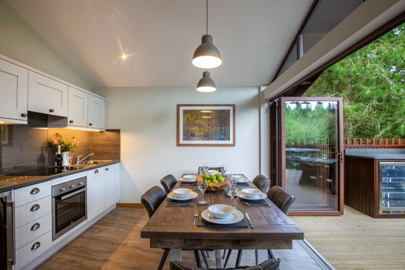 Outdoor kitchen of White Willow Premium, Delamere Forest
