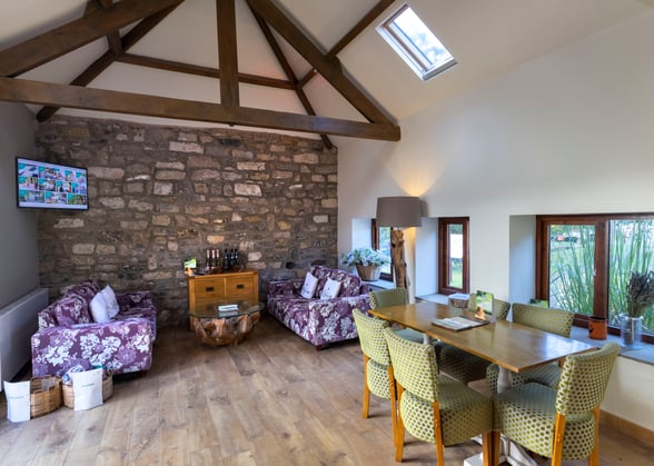 Restaurant, bar and café