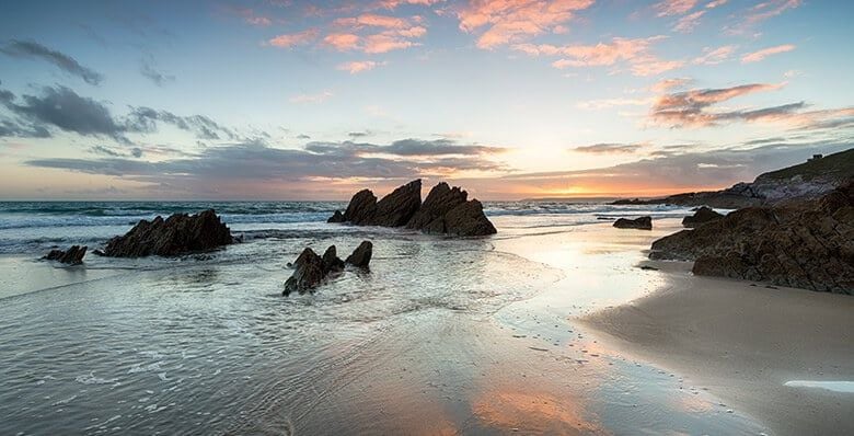 Peaceful peach sunset in Cornwall